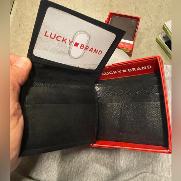Lucky Brand Men's Black Passcase Bifold Wallet, Genuine Leather, New in Box, NWT - Picture 4 of 8
